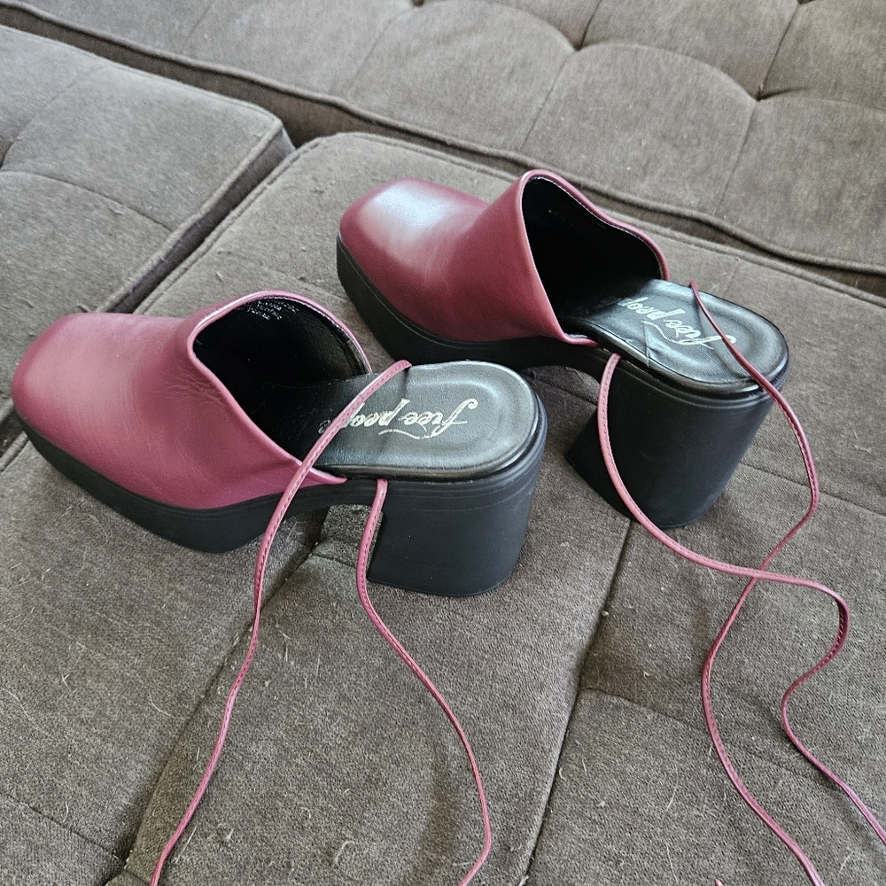 Free People Closed Toe Platform Mule, New without box. Size 38. Burgundy/brown.